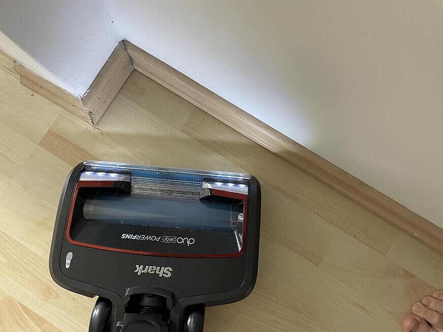 You can see how the Shark Anti Hair Wrap Flexology vacuums in edges.